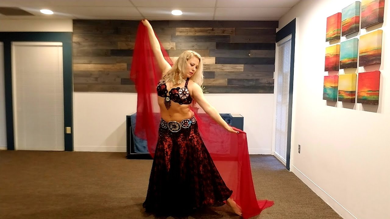 Elianae Belly dance with Veil Romantic Vintage style