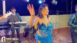 La Cumbia Nunca Sonó Tan Bien Grupo Mr84 En Vivo Bailarina Que Roba Miradas