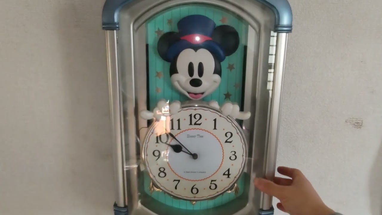 2026年🐴」メリーゴーランドに乗っているディズニーキャラクターの
