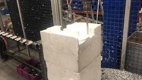 Milling robot test - robot machining