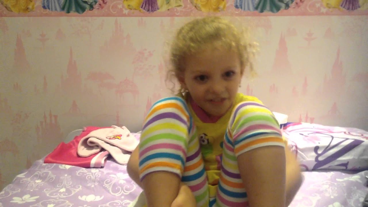 Larissinha da um oi para as meninas - YouTube