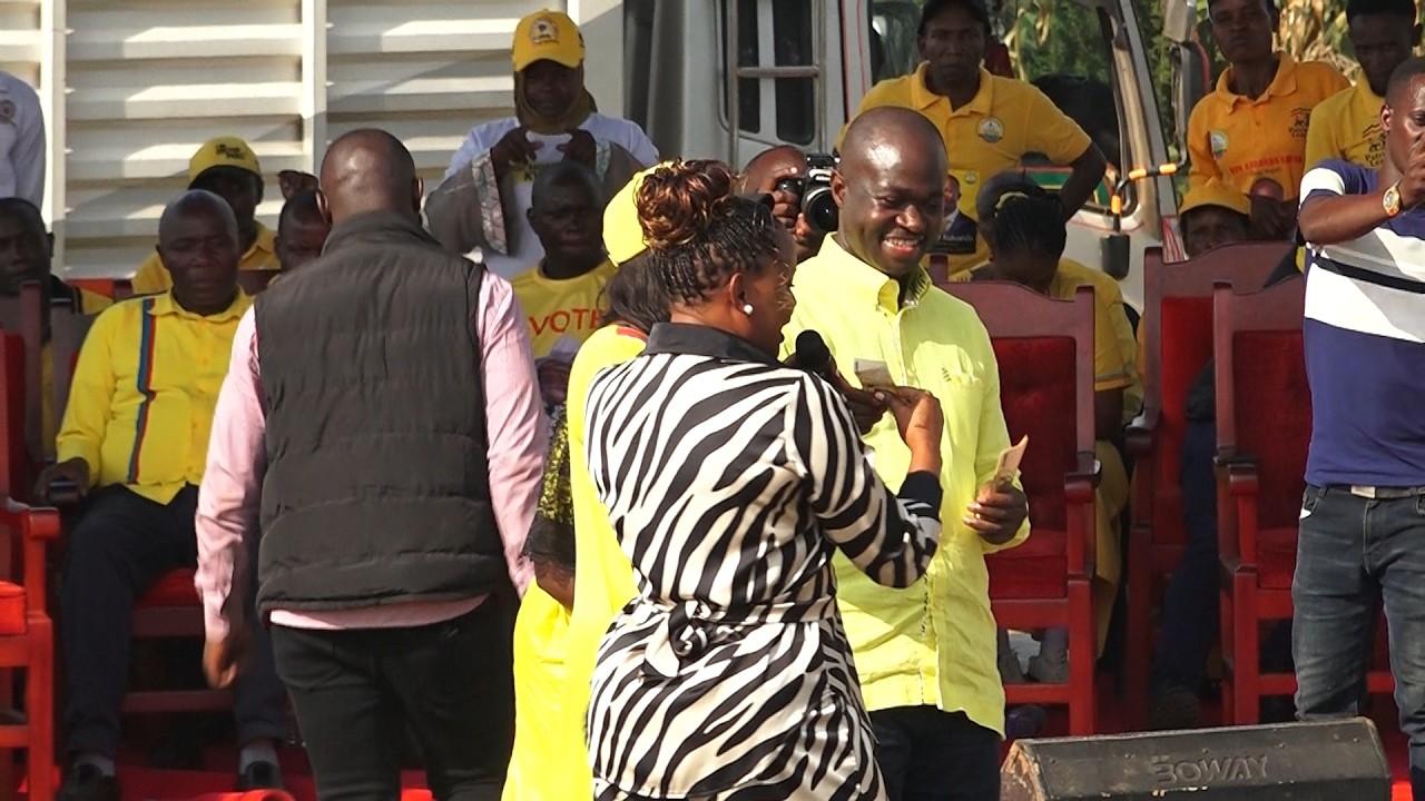 KABANDA AGABYE EBIZIKE BYA SSENTE ERI MUKYALA WA MINISITA KASOLO