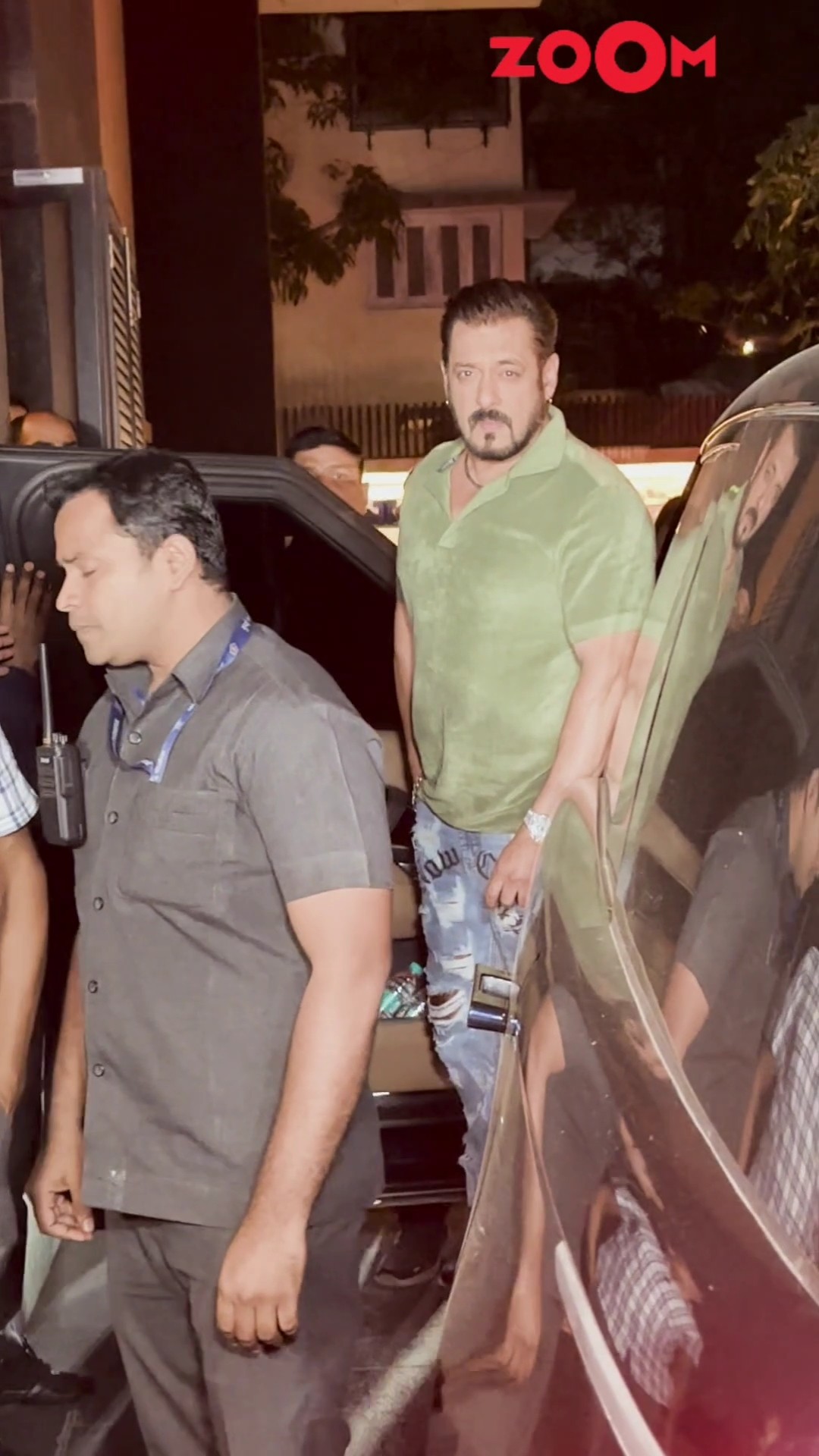Salman Khan ARRIVES with HEAVY security at Aamir Khan's son's film Loveyapa's screening ? #salman