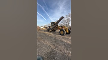 Clean out 🦦 #grader #dirtlife #skyline