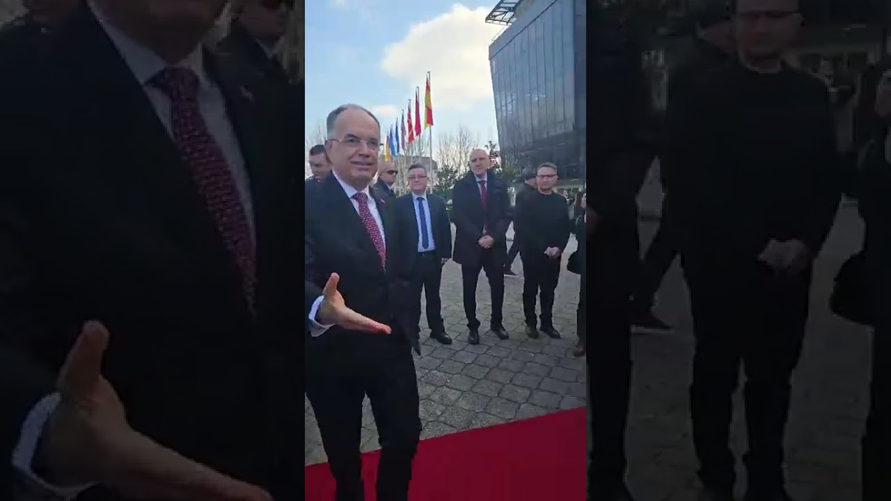 Momenti kur arrinë Presidenti Bajram Begaj në Universitetin e Tetovës