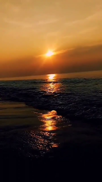 Waiting for a thousand years :^)                               #sunrise #sunshine #seabeach