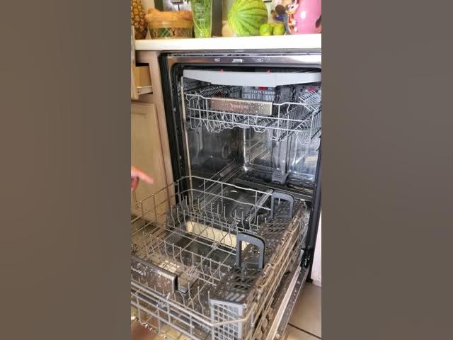 How to use dishwasher? Where to put the finish jet dry aid? Is it the  circle Rinse Aid? : r/Adulting