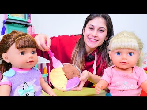 Ayşe Gül ve Ece çikolatalı kurabiye yapıyor! Play Doh kurabiye seti oyuncağı! Hamur oyunları