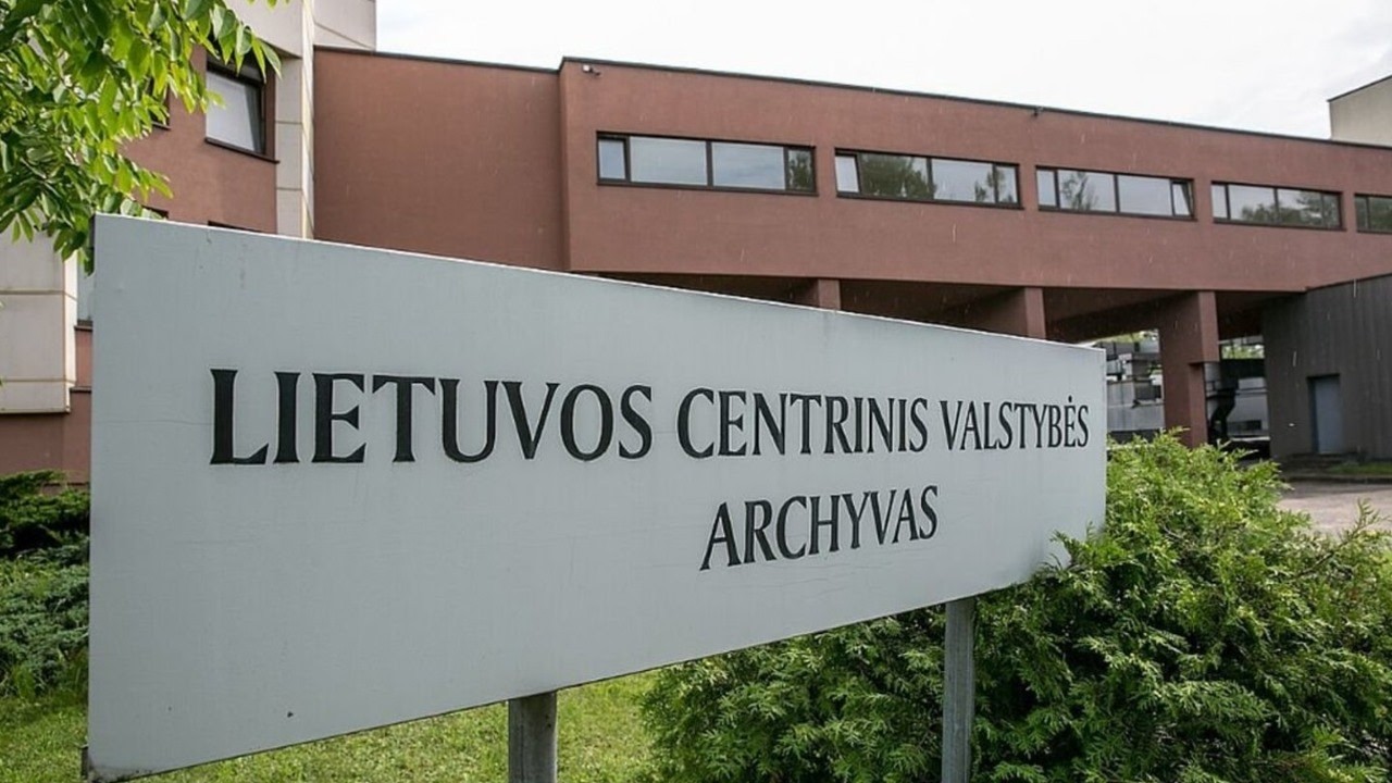 Ar gali užsienio valstybės ambasada nurodinėti Lietuvos archyvarams
