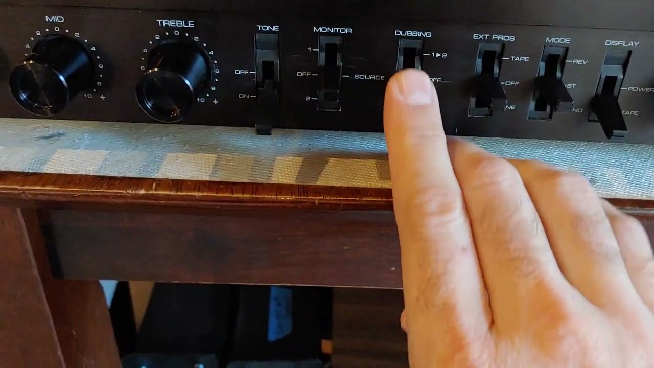 Vintage 70's SAE TWO A7 Integrated Amplifier. 80's look. 70 Watts Per Channel. DEMO.