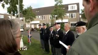Herdenking Halifax HR 836 bemanning bij monument in Oegstgeest op 23 mei 2013