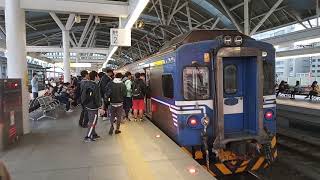 區間車 3198次 500型 台中進站出站
