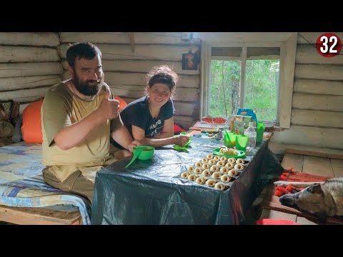 Обычные будни семьи живущей в тайге Приполярного Урала. Встреча Наташи с медведем лоб в лоб. ч.32