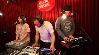 Studio Brussel: CHVRCHES - The Mother We Share (Live) chords