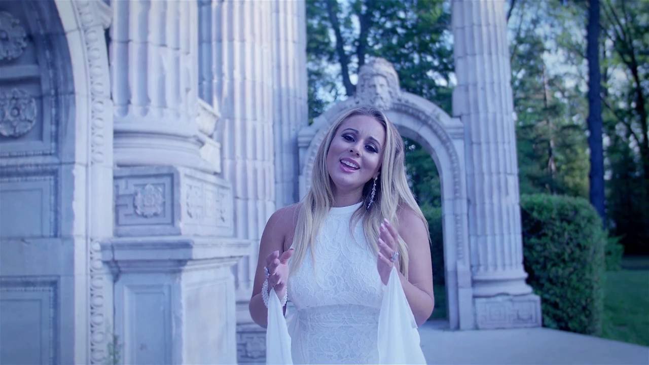 OLHOS NEGROS Official Video Sarah Pacheco 2016