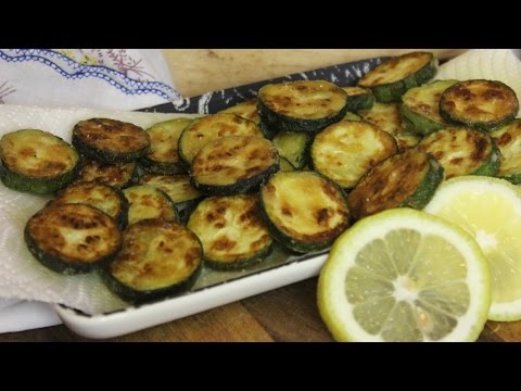 Runde Zucchini gefüllt mit Low-Carb Feta-Sauce zum verlieben. Die runden Zucchini sehen nicht nur ni. 