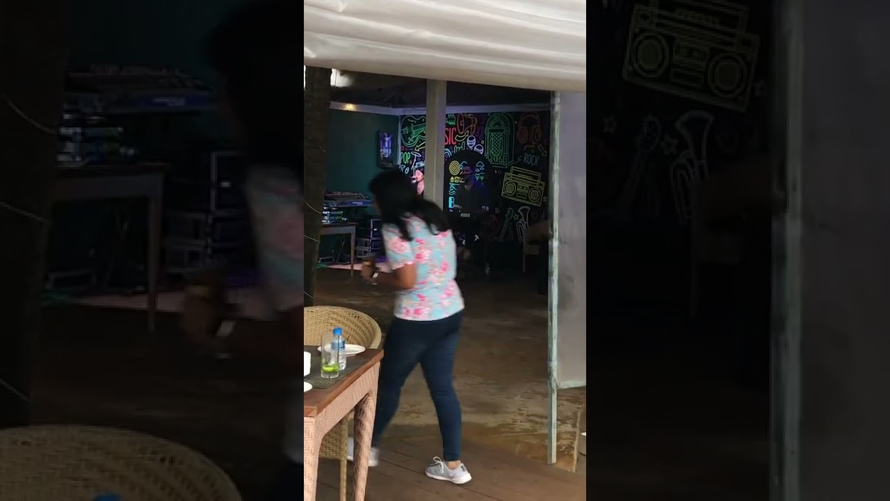 Live music at Bay15, Oxdel beach, Goa