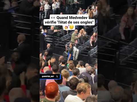 😱 Les doigts d'honneur de Medvedev au public de Paris #shorts #tennis #atp