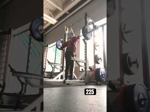 225 SQUAT #cbum #mrolympia #workout #bodybuilding #classicphysique #chrisbumstead #theweeknd #shorts