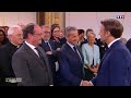 Investiture : Emmanuel Macron salue Nicolas Sarkozy et François Hollande