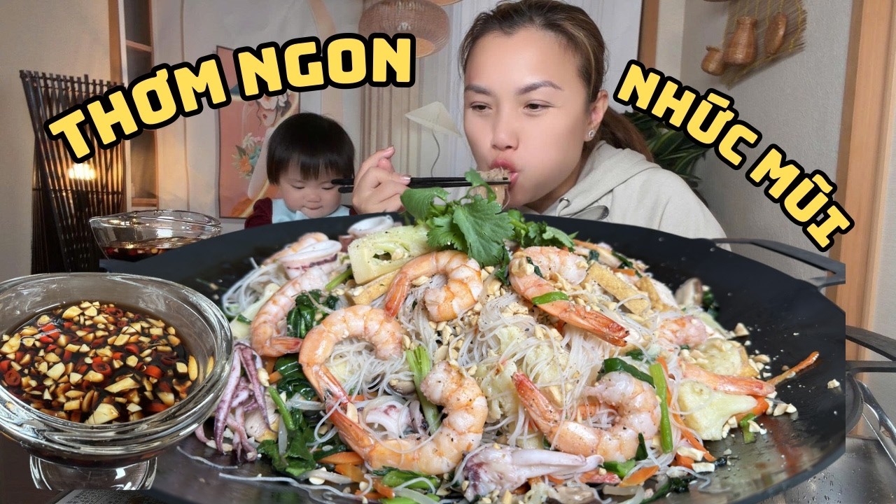 cải ngoài vườn Q hái vô làm món bún gạo xào theo cách này tơi từng cọng, ko dính chùm, ăn là ghiện