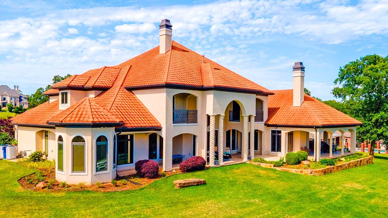 Two luxury mansions in Arkansas USA worth 1,999,999 and 1,950,000