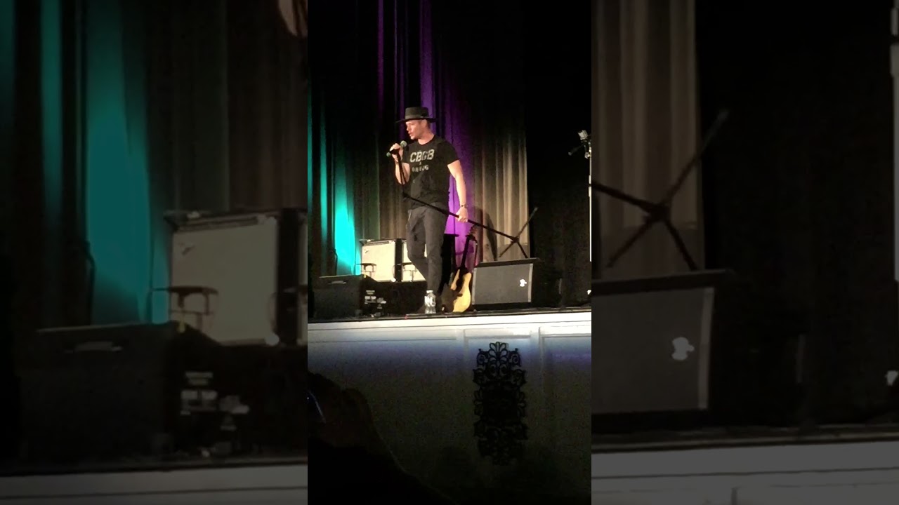 Jensen Ackles singing Whipping Post at 