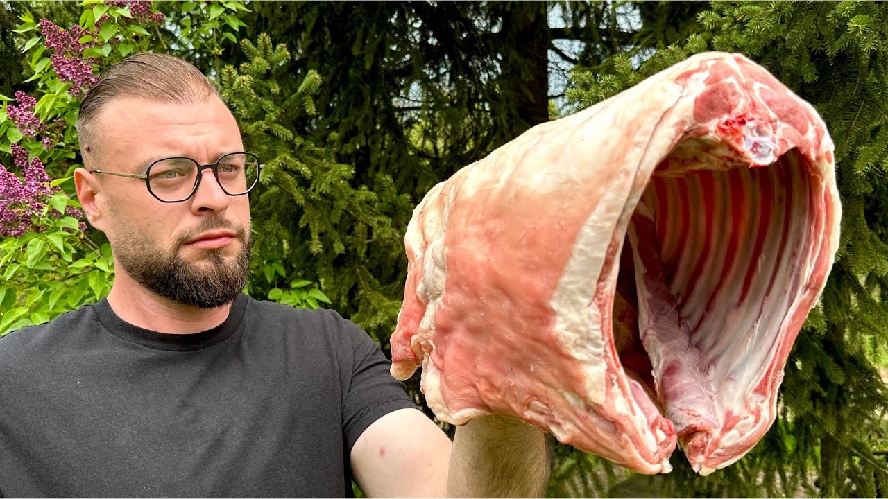 Бараньи ребрышки, фаршированные и обжаренные на вертеле. Сочное мясо ягненка.