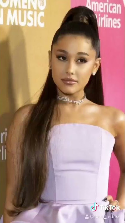 Ariana Grande hot
