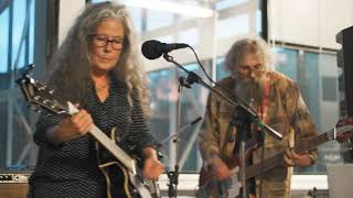 95bFM Friday Live: Francisca Griffin & The Bus Shelter Boys - Martin