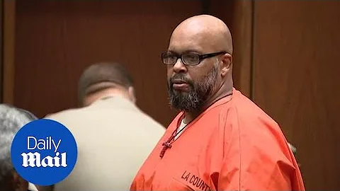 Suge Knight gives a 'death stare' after 28 year pr...