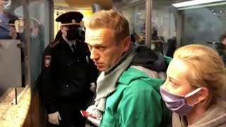 ロシア野党指導者ナワリヌイ氏、空港で逮捕される瞬間