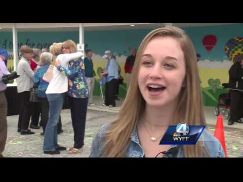 Rolling Green Village unveils new mural