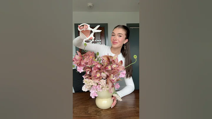 DESTROYING my flowers.. to make HAIR CLIPS 😳🌸 #shorts