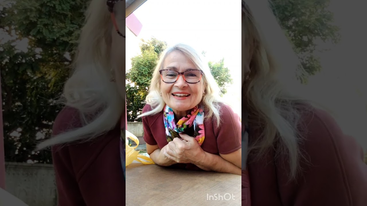 Світлана, відповідь тобі. А ще : врятована бджола і нездійснена вечеря. 