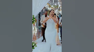 AMETOBOA UTAIPENDA VIBE LA BI HARUSI AKIINGIA UKUMBINI 