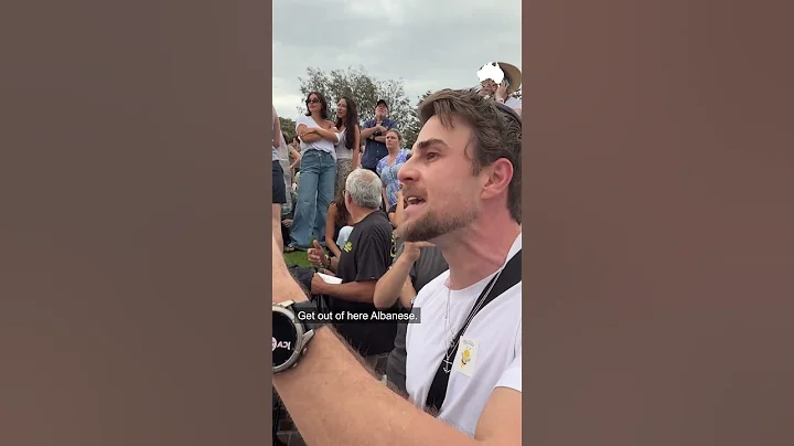 'You're not welcome!' - Albanese booed and heckled at Bondi memorial