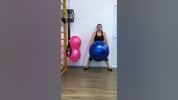 Exercícios de Pilates com bola.