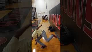 It is supposed to be a fake out or follow up #capoeira #kungfu #martialarts marti