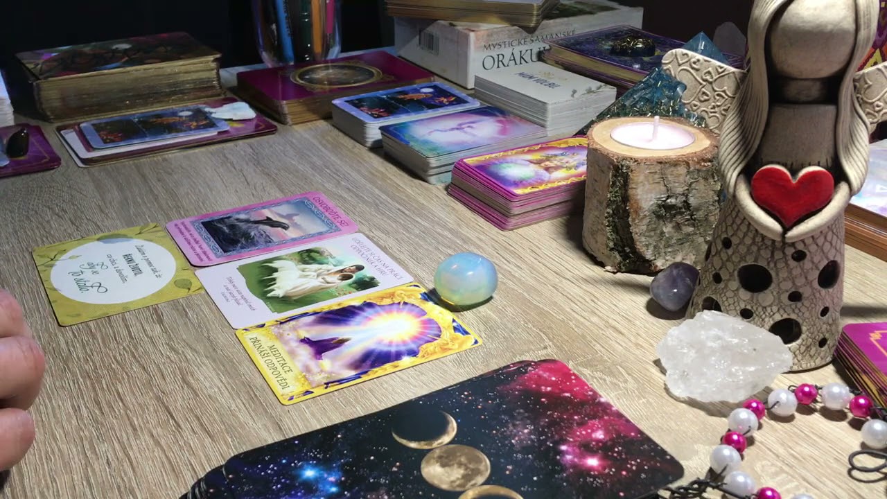 🔮 KDO NA MĚ MYSLÍ + VZKAZY od dotyčné osoby 🌼🌷🌼🌷🌼🌷🌼🌷🌼🌷