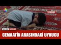 2 yaşındaki çocuk namaz kılarken uyuyakaldı