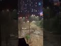 Immagini provenienti da Chengde, nella provincia cinese dell'Hebei, mostrano la forza delle acque ch