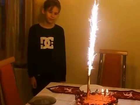 Videó: A 8 éves Belga Születésnap Középiskolát Végzett, és Hamarosan Belép Az Egyetemre. Alternatív Nézet