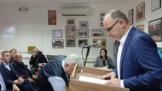 O πρόεδρος της Νέας Χορωδίας Νικόλαος Σάντας στα εγκαίνια των νέων γραφείων και την κοπή πίτας