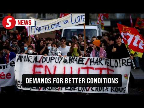 French students block Paris and Saint-Denis streets as protests continue