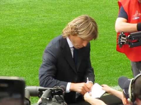 Juventus - Cagliari 1-1 (11.05.2013) Pavel Nedved sotto la Curva. - YouTube