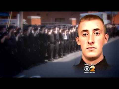 NYPD Officer Dies 2 Days After Being Shot In Queens - YouTube
