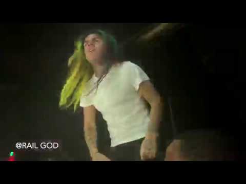 6ix9ine tributes XXXTentacion and performs Take A Step Back and Look at me by XXXtentacion