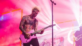 Machine gun kelly and travis Barker performance on AMA 2020 \/ bloody valentine \/my ex's best friend.