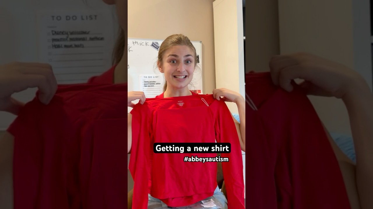 Ей нравится открытый вырез горловины, это ей особенно нравится с точки зрения тактильных ощущений...